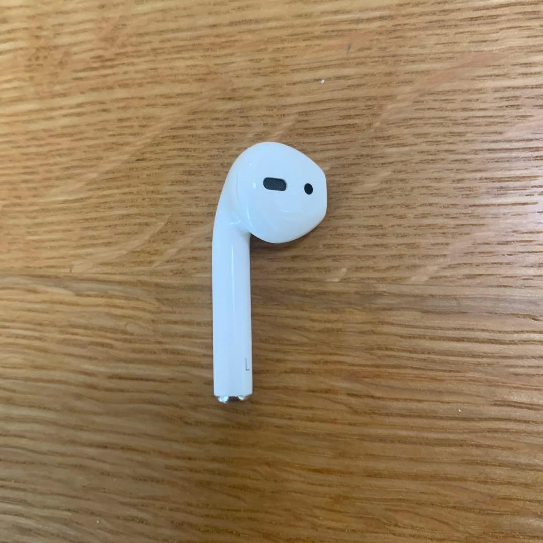 Apple AirPods第2世代 MV7N2J/A中古品. 左耳　充電ケース
