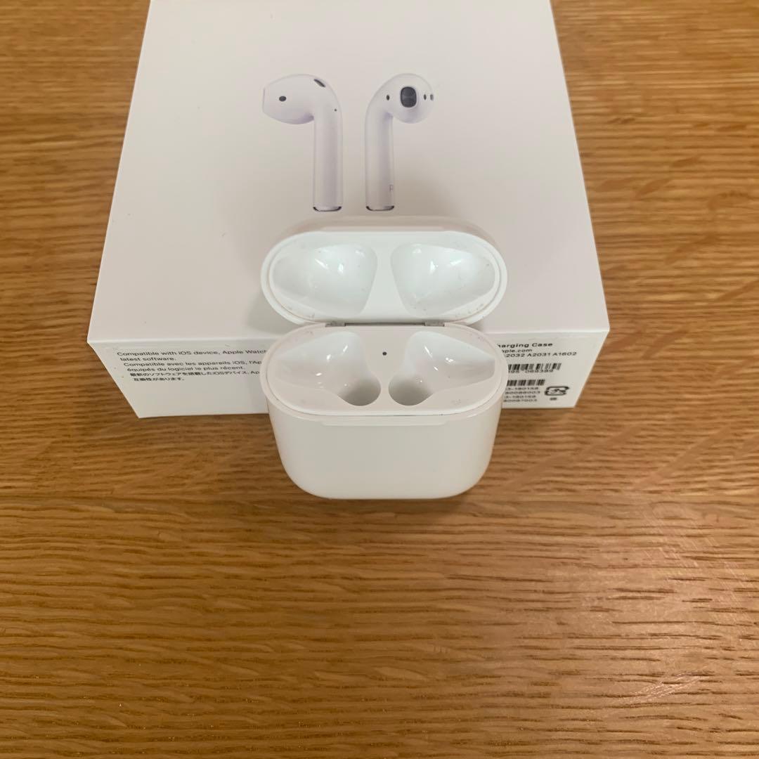 Apple AirPods第2世代 MV7N2J/A中古品. 左耳　充電ケース