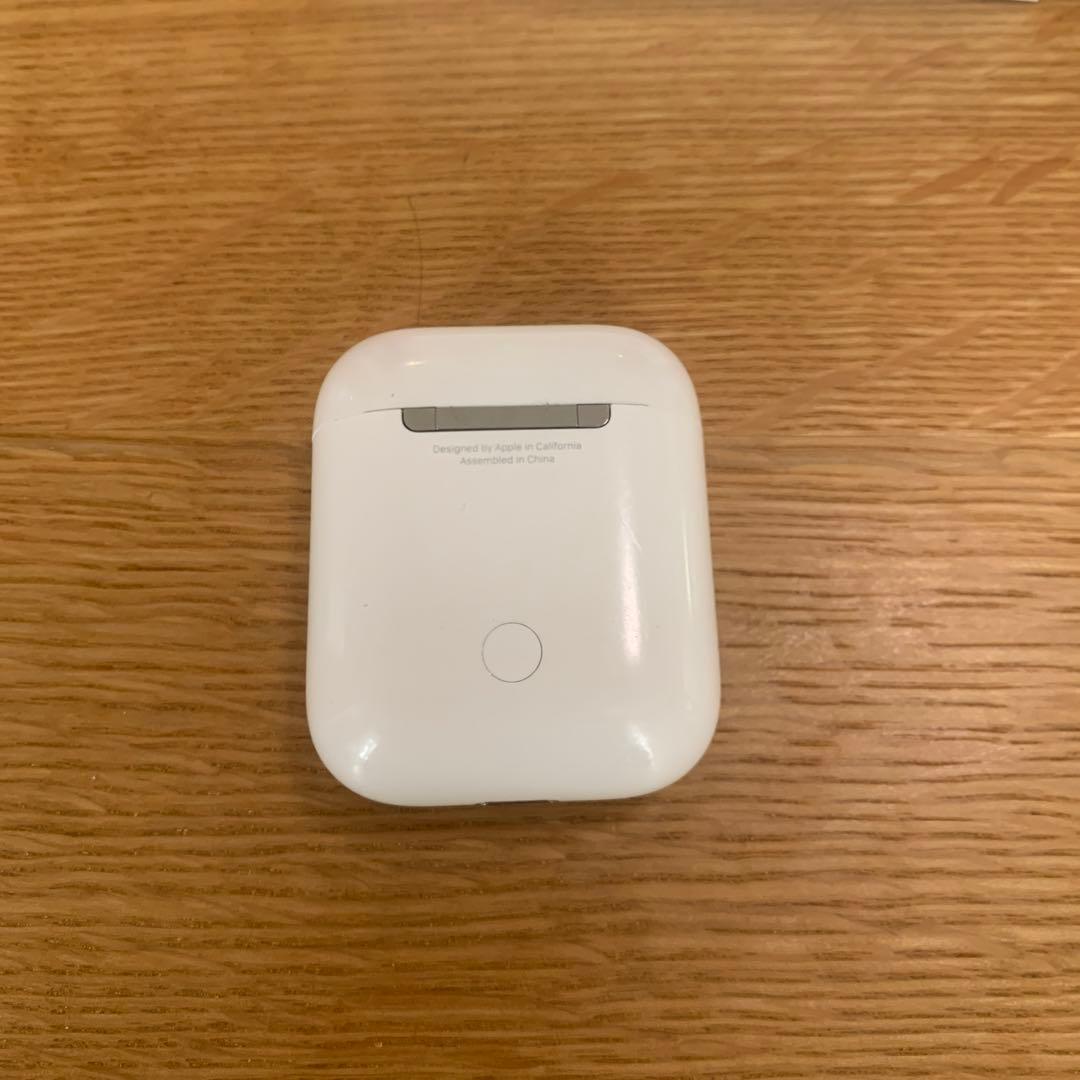 Apple AirPods第2世代 MV7N2J/A中古品. 左耳　充電ケース
