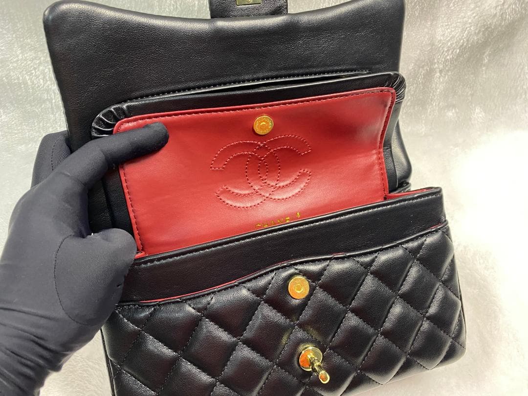 CHANEL ブラック キルティング フラップバッグ