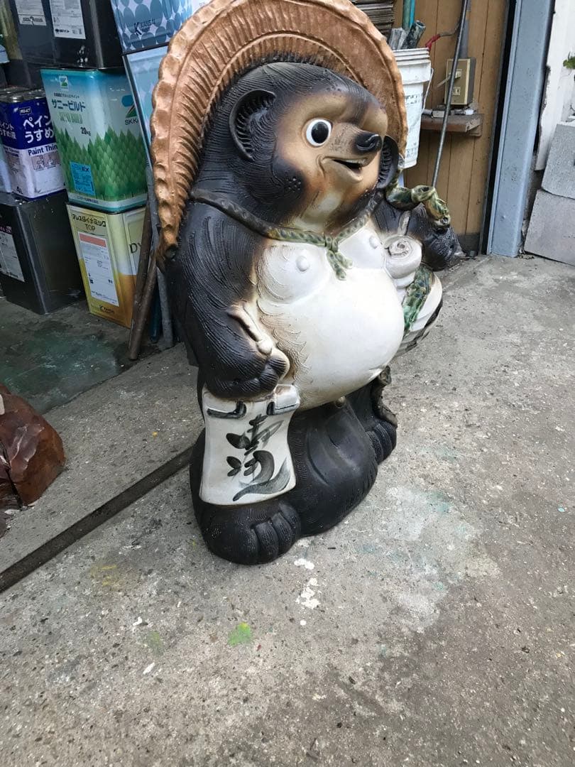 滋賀県信楽焼きのタヌキです。