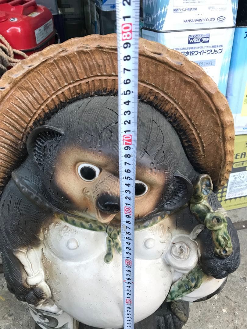 滋賀県信楽焼きのタヌキです。