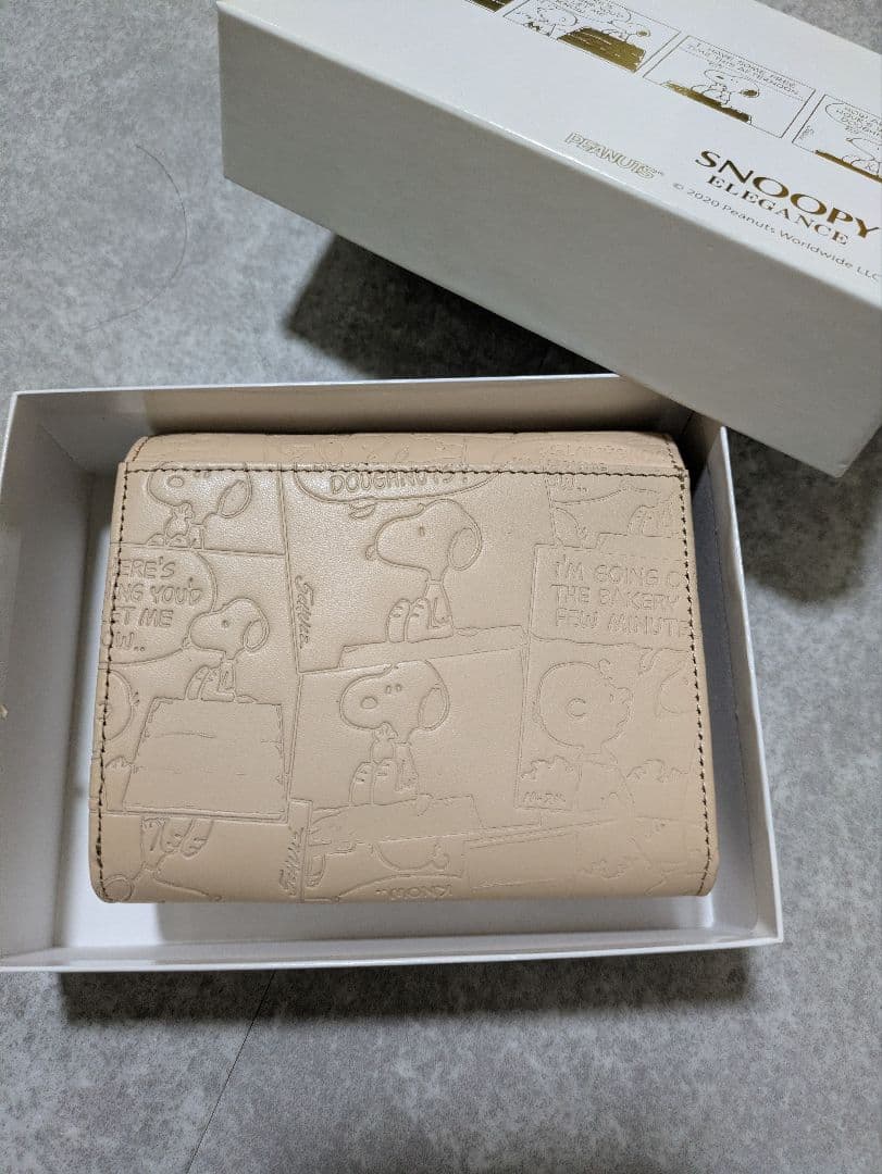 新品 スヌーピー 本革 二つ折り財布 ヌメ革 レザー ウォレット