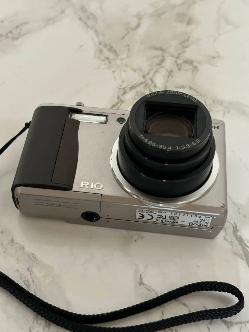 RICOH R10 コンパクトデジタルカメラ　シルバー　完動品
