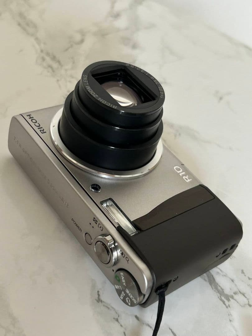 RICOH R10 コンパクトデジタルカメラ　シルバー　完動品