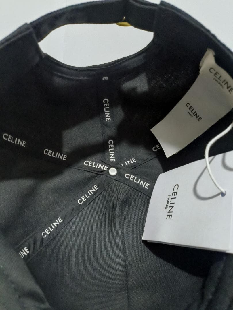 黒の刺繍ロゴベースボールキャップ