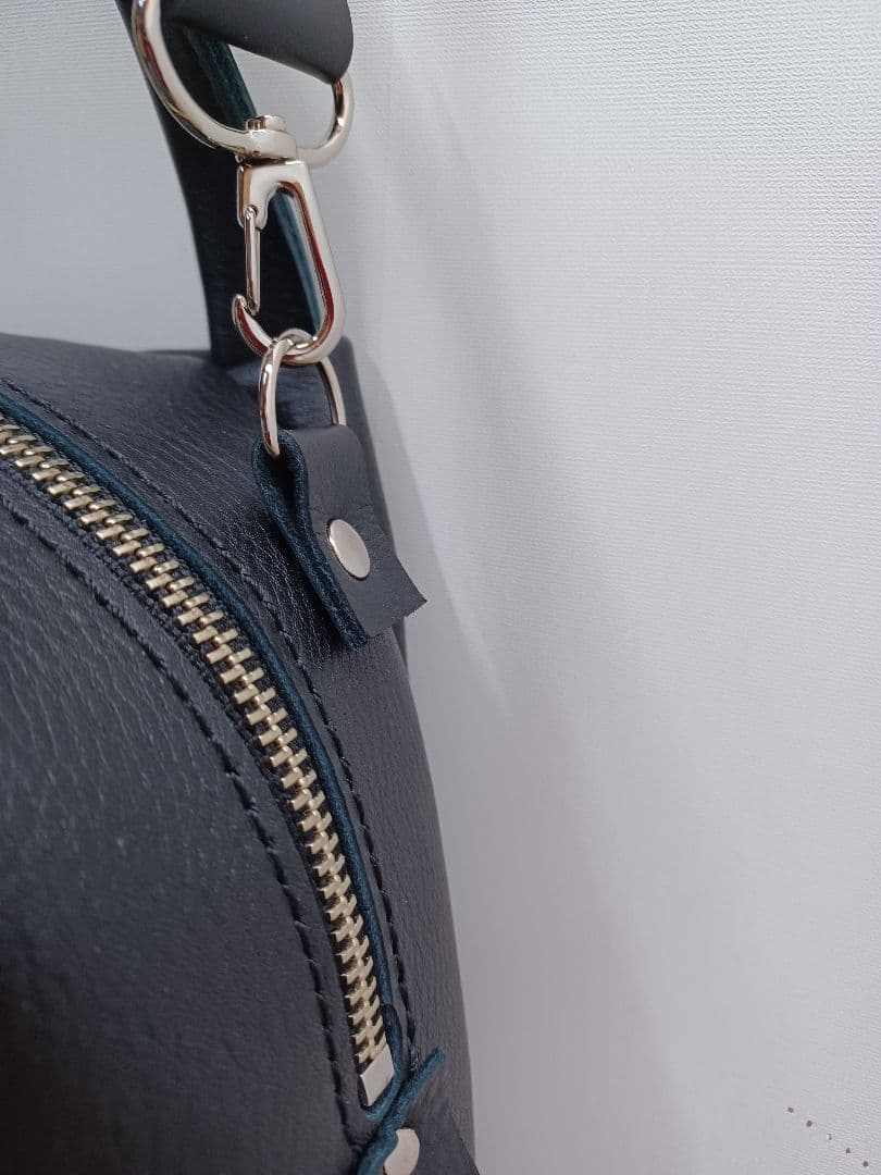 きょうMAMA　黒くて四角い目玉ハンドバッグ