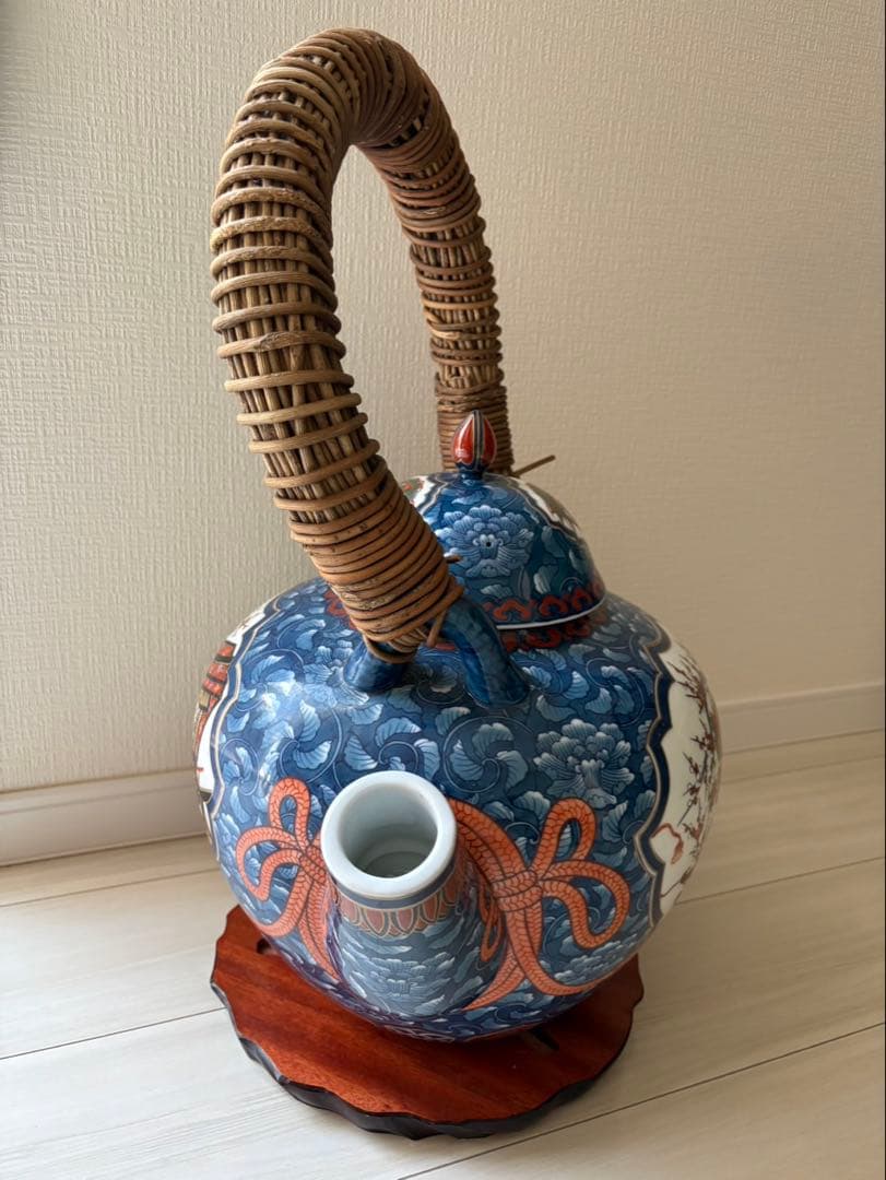 陶器製急須 青と白の花柄 籐の持ち手付き