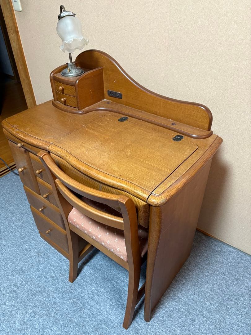 今だけ出品木製 学習机 鏡付きドレッサーレトロ アンティーク調 収納椅子セット