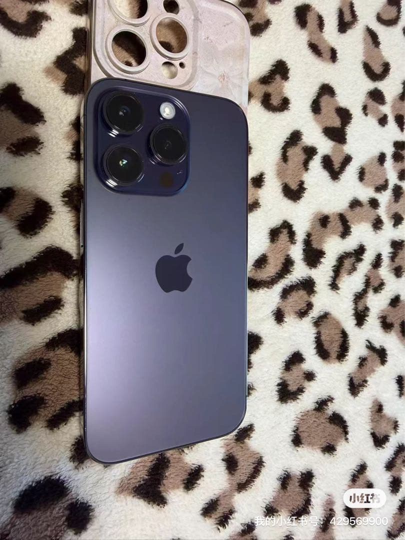 Apple iPhone 14 Pro 本体