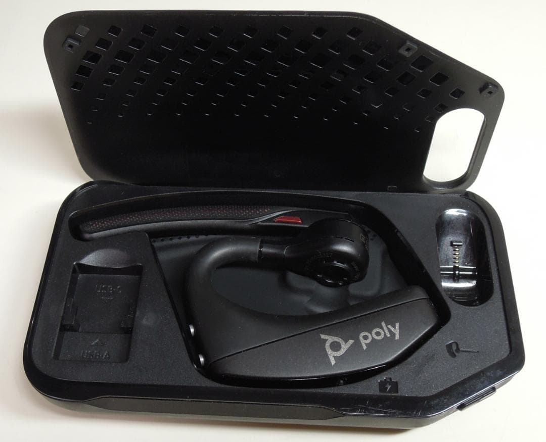 ◆現行モデル◆Poly ロゴ◆Voyager 5200＆充電ケース◆セット◆