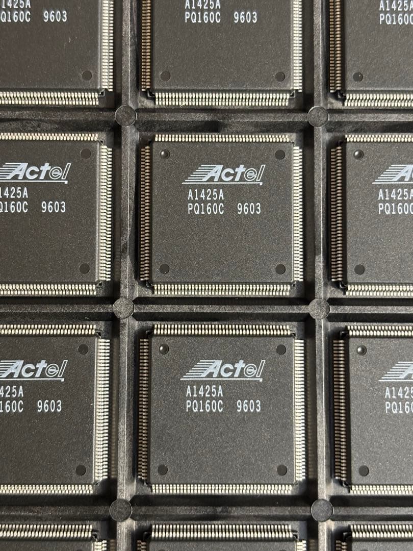 (239個 )集積回路 ICチップ。Actel A1425A PQ160C
