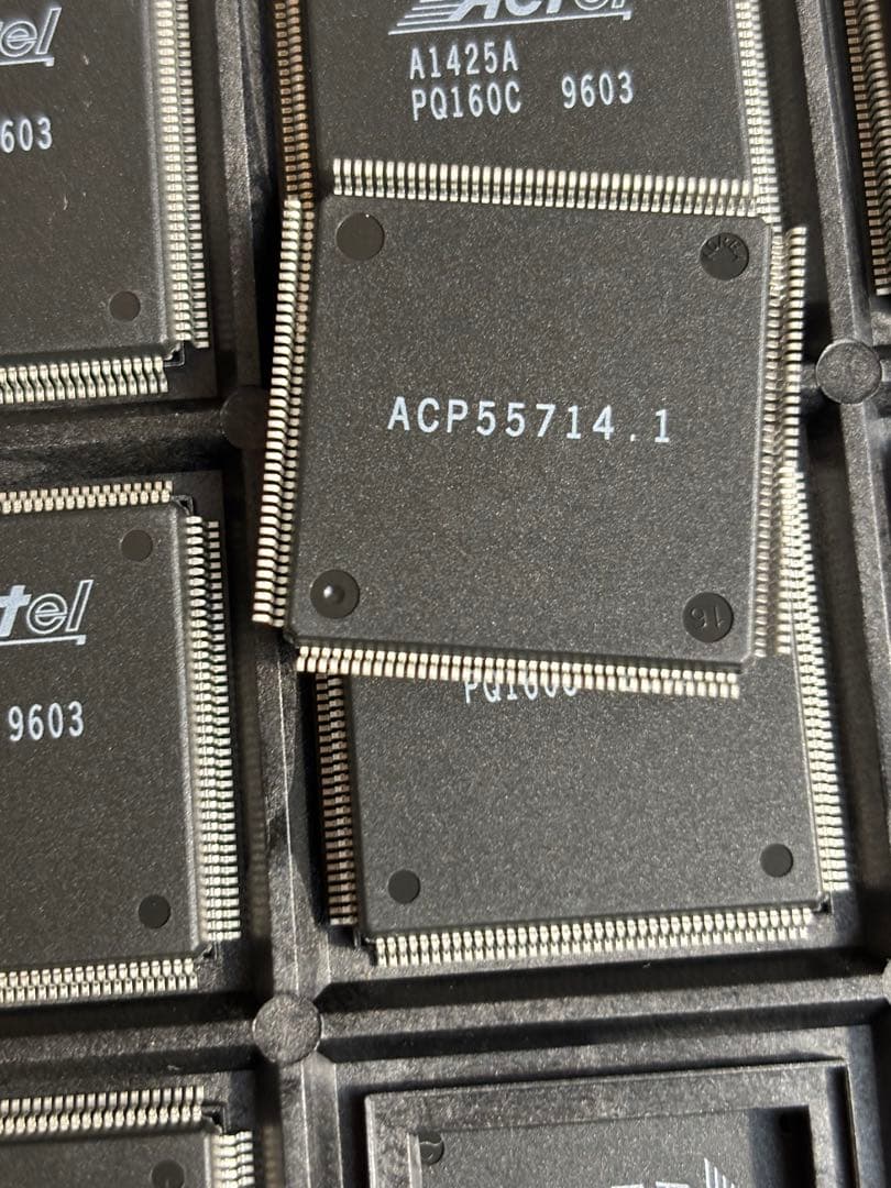 (239個 )集積回路 ICチップ。Actel A1425A PQ160C