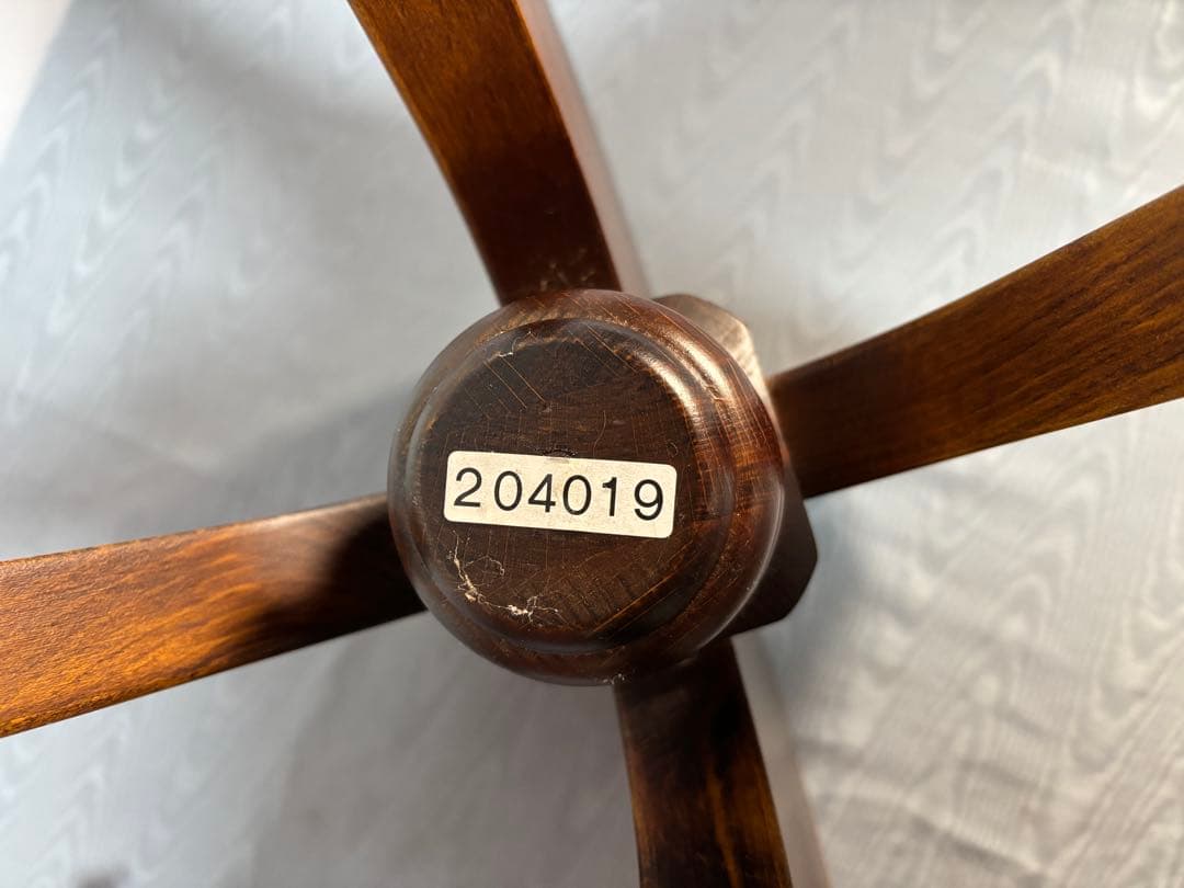 カリモク家具のコロニアルシリーズのポールスタンド（コートハンガー）