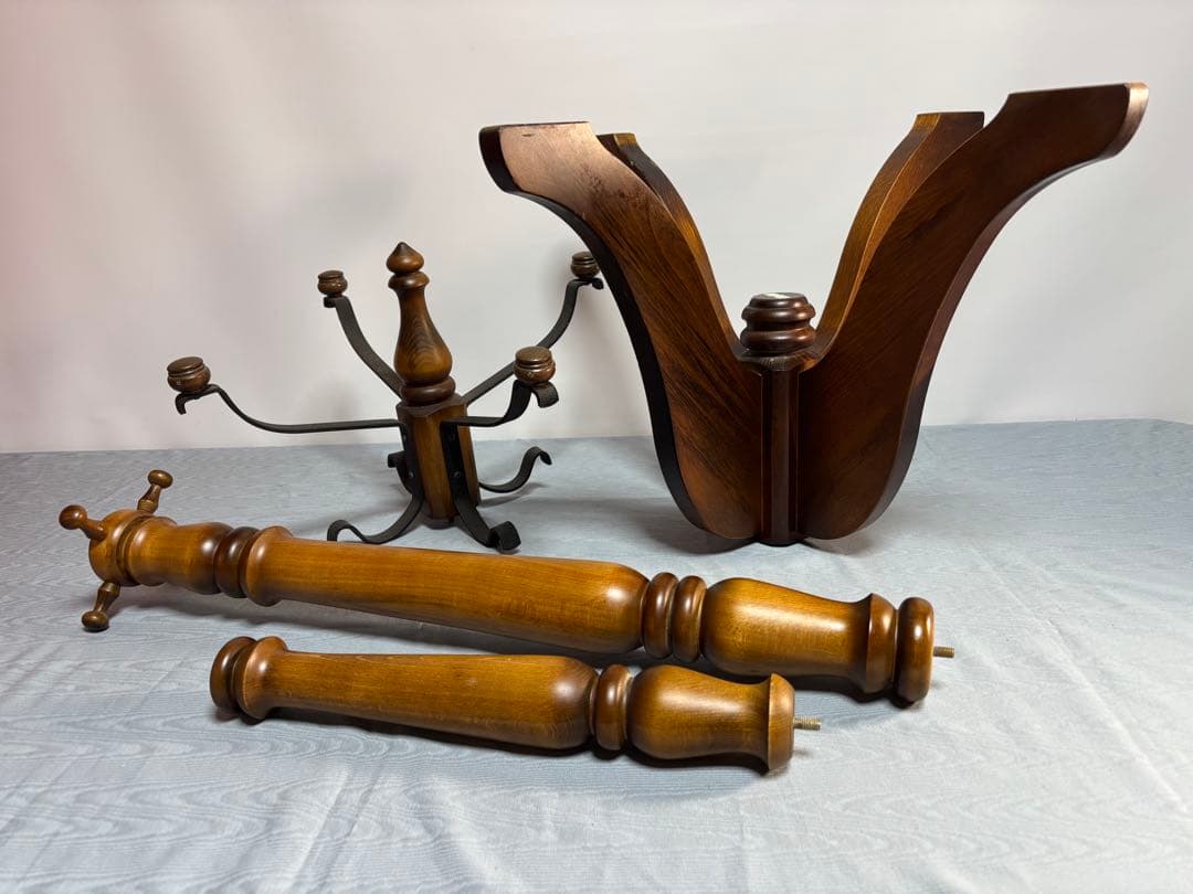 カリモク家具のコロニアルシリーズのポールスタンド（コートハンガー）