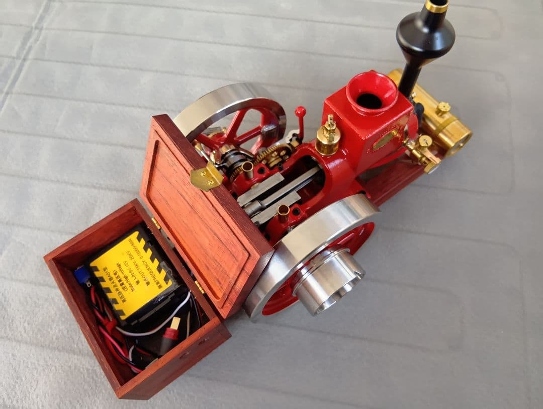 ガソリン作動のクラッシック発動機