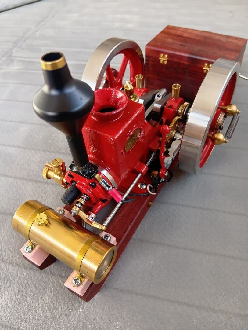 ガソリン作動のクラッシック発動機