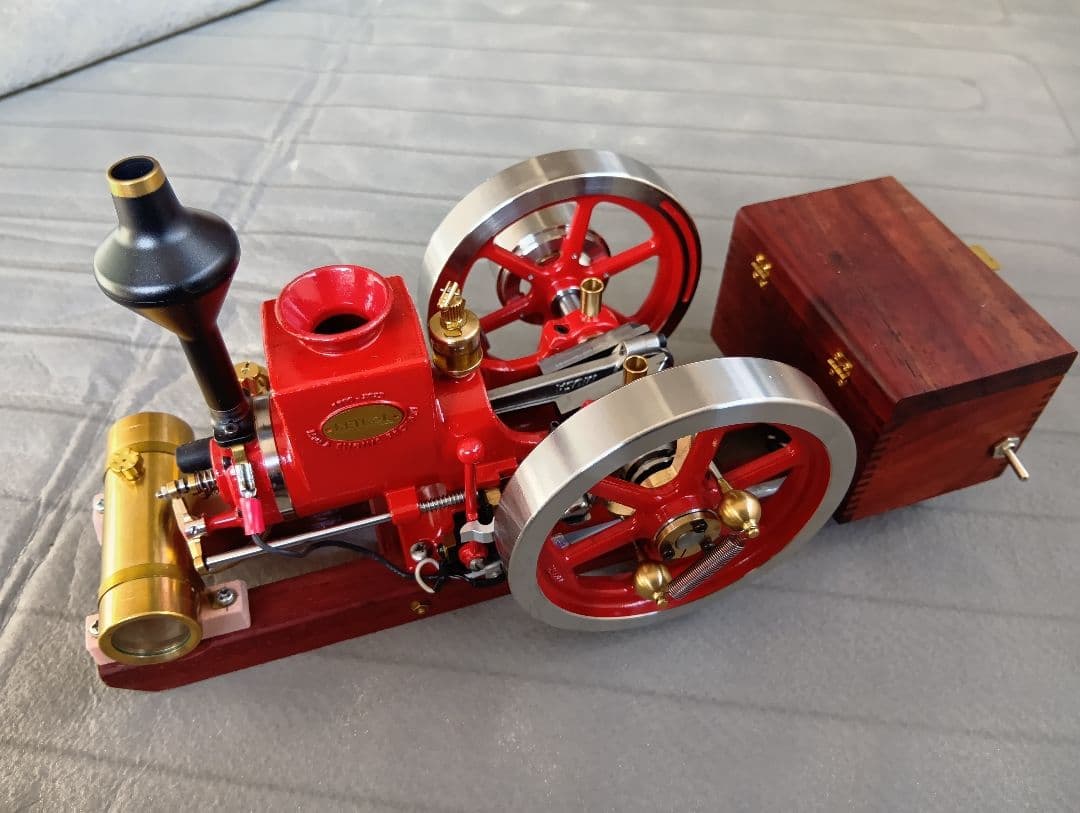 ガソリン作動のクラッシック発動機