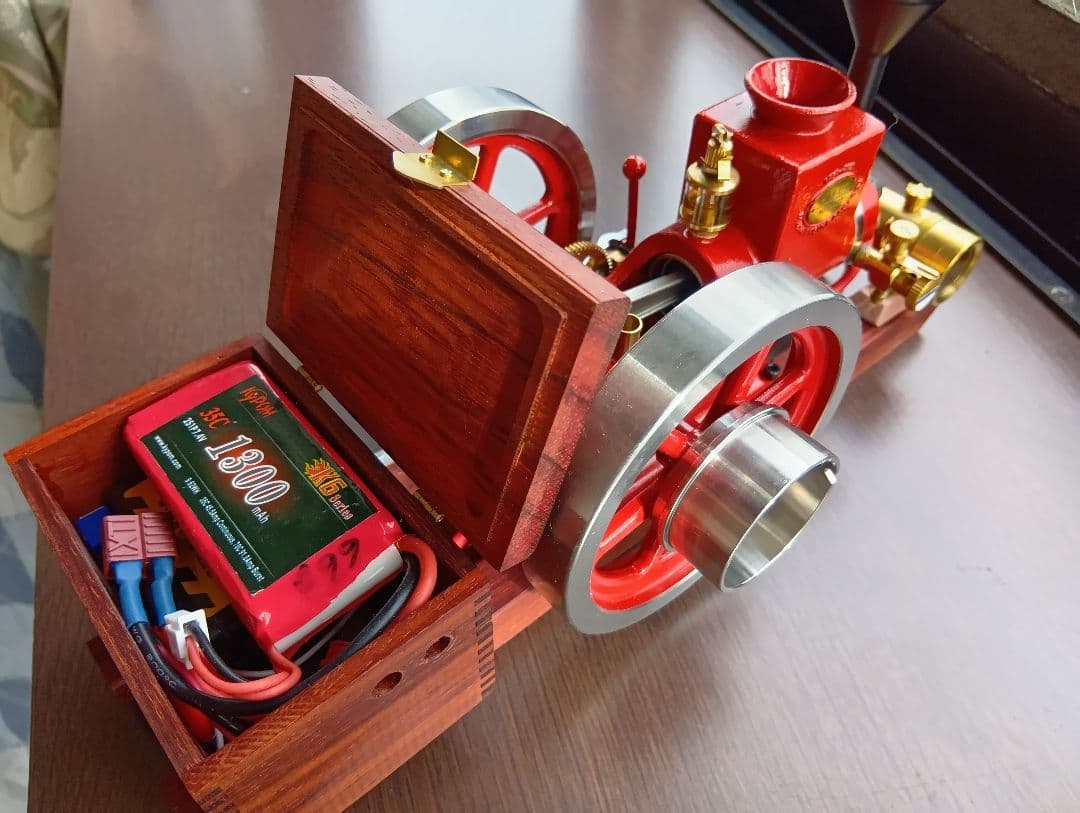 ガソリン作動のクラッシック発動機