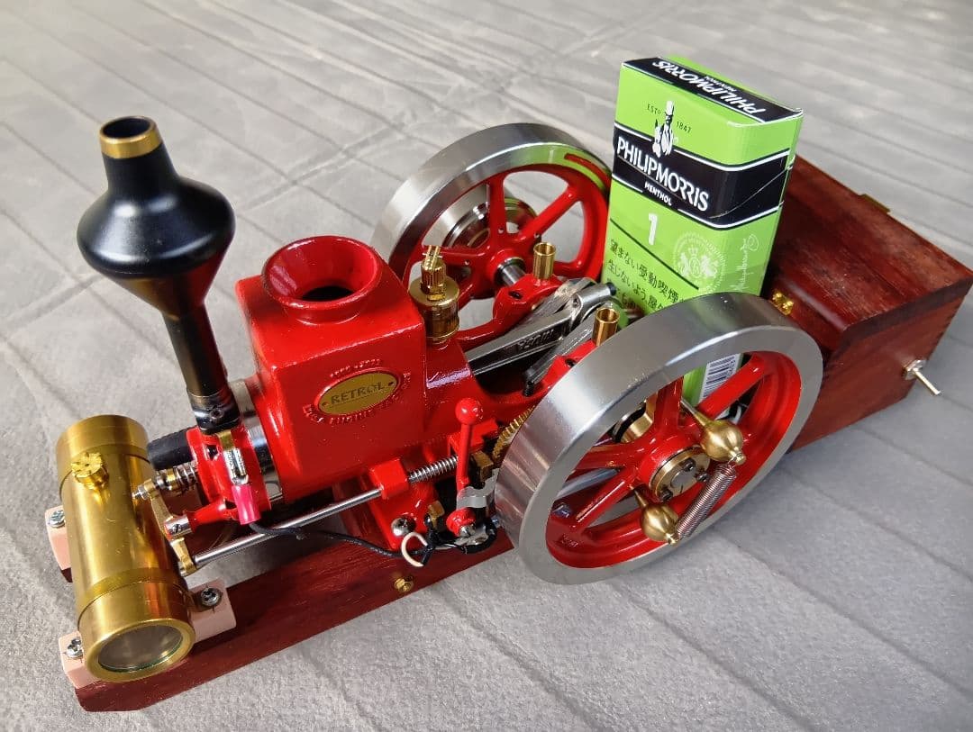 ガソリン作動のクラッシック発動機