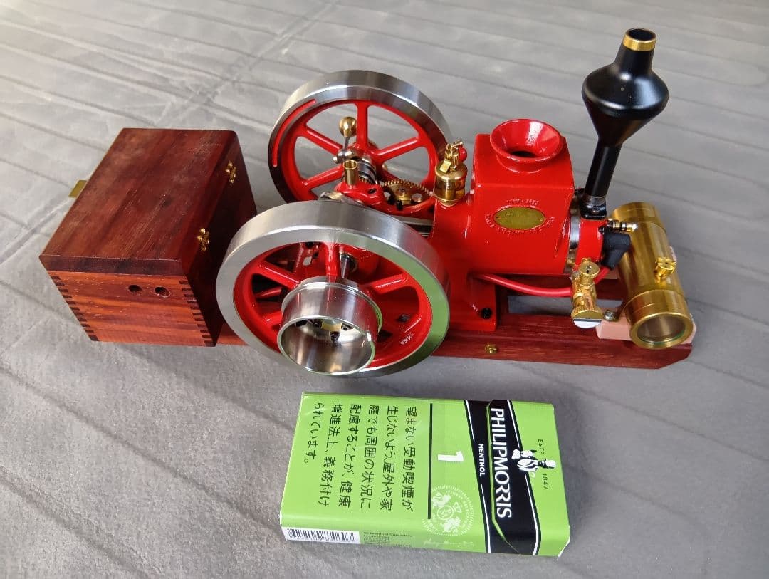 ガソリン作動のクラッシック発動機