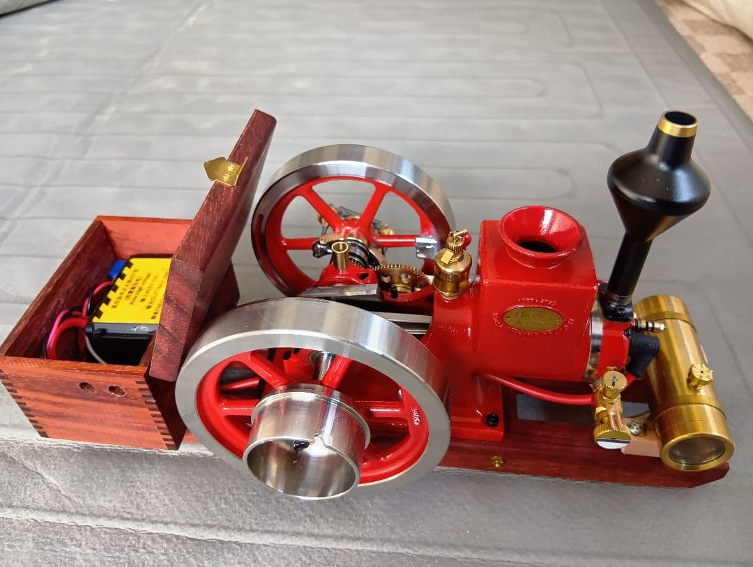 ガソリン作動のクラッシック発動機