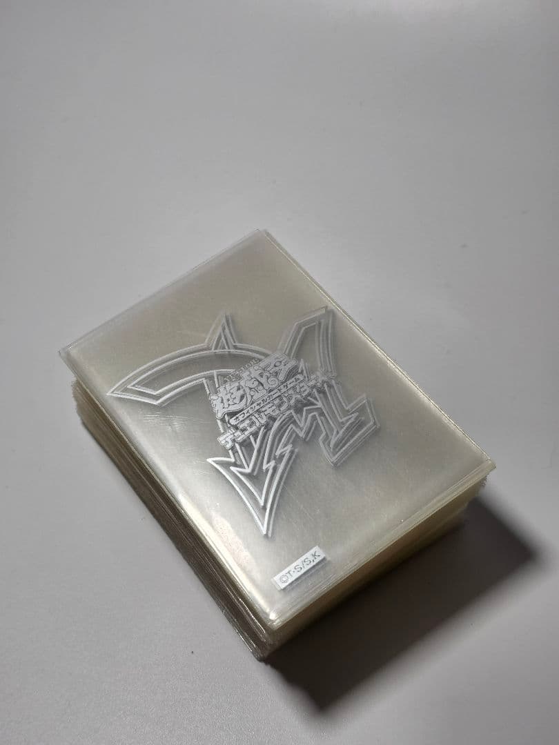 遊戯王 スリーブ デュエルアカデミア 銀ロゴ シルバー 70枚 使用済み