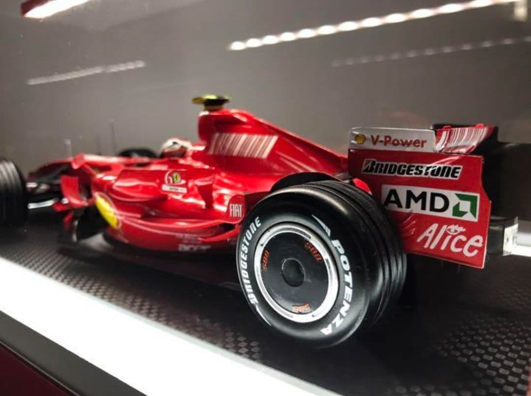 （I）1/18 フェラーリ F2007 ×LED照明付きアクリルケース