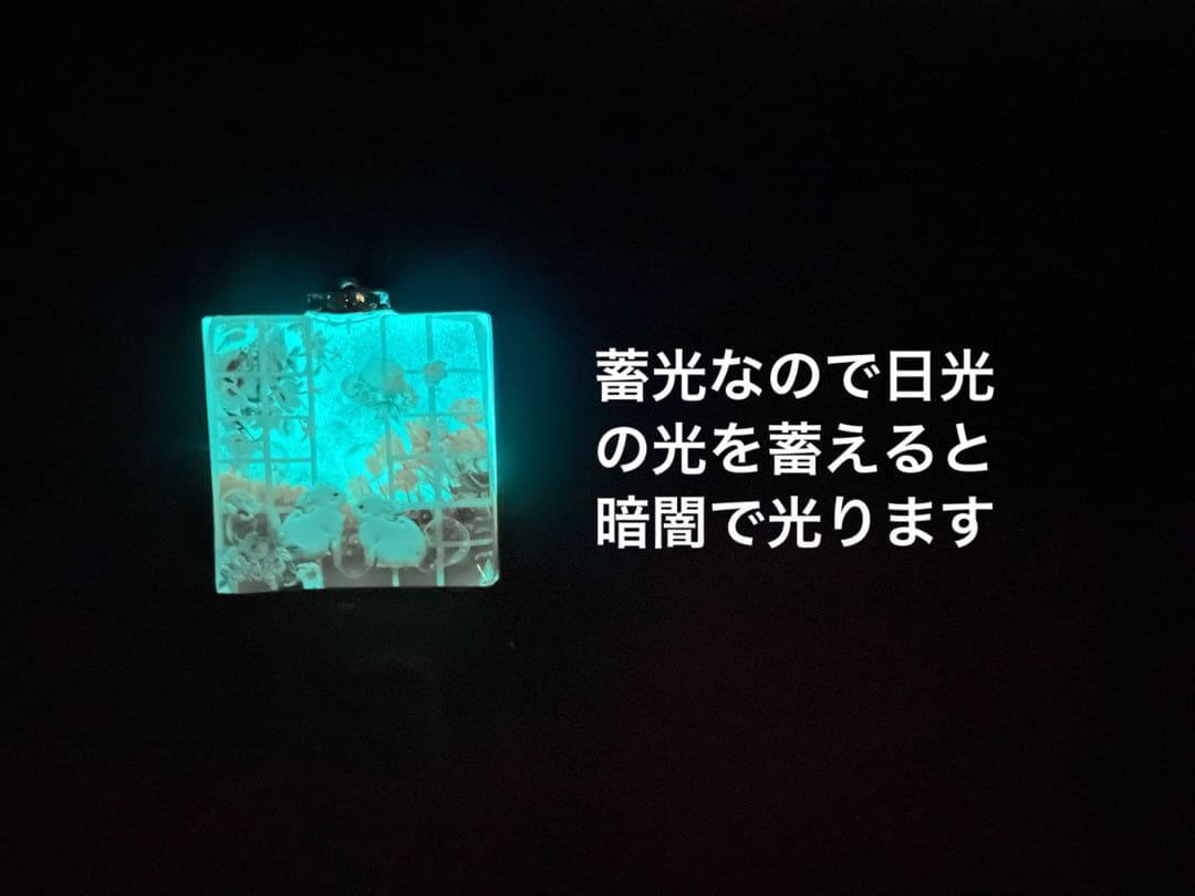 展示用/春の窓辺のうさぎ　桃の花　チューリップ　蓄光　オルゴナイトネックレス