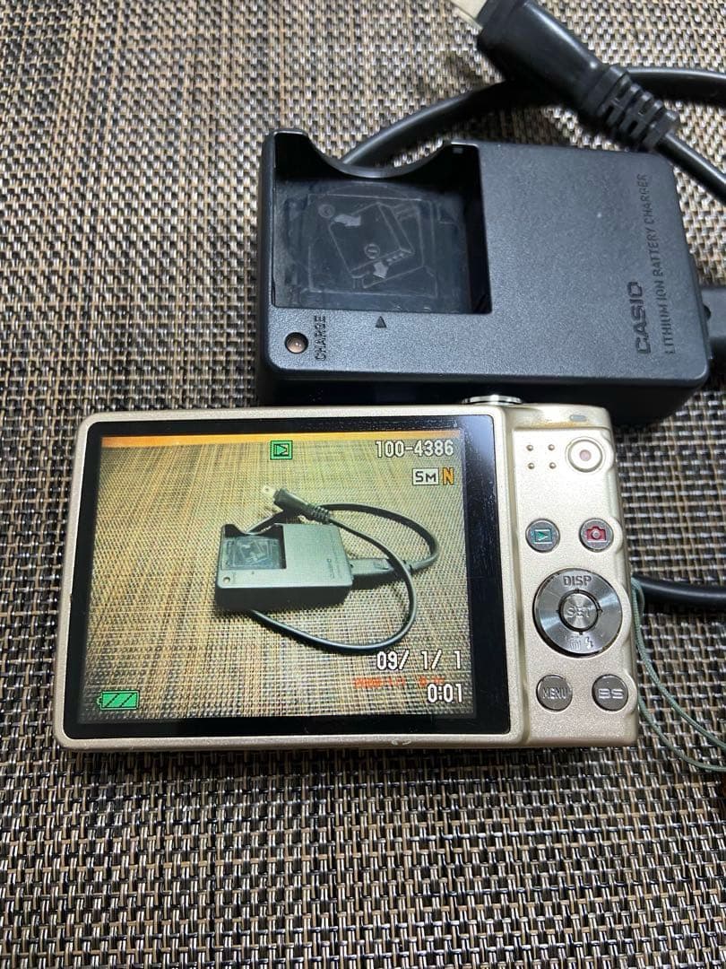 デジタルカメラ CASIO EXILIM EX-Z400 12.1MP