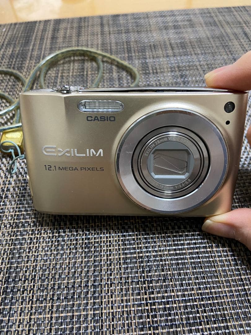 デジタルカメラ CASIO EXILIM EX-Z400 12.1MP