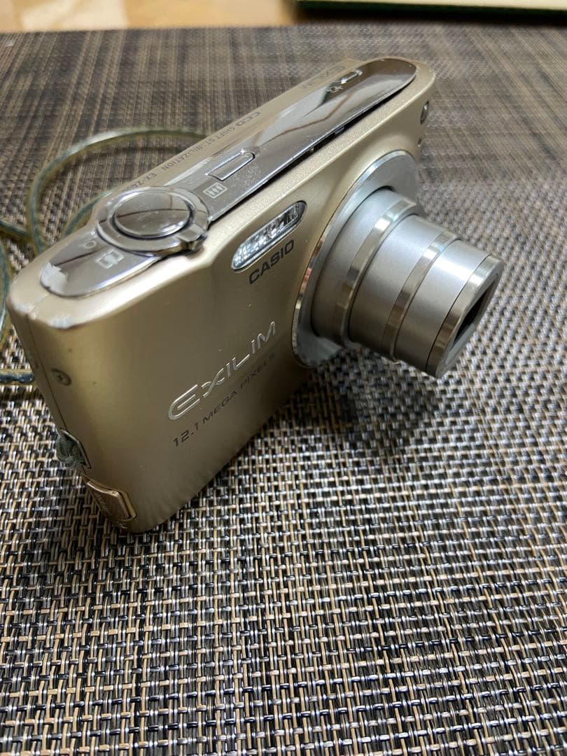 デジタルカメラ CASIO EXILIM EX-Z400 12.1MP