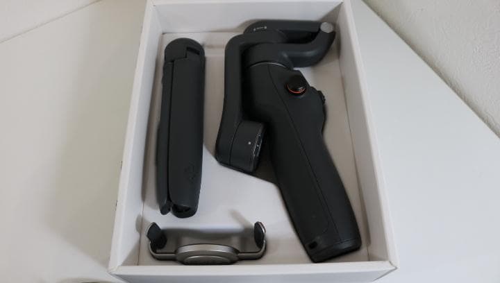 スマホスタビライザー　dji OSMO MOBILE6 20250206(YM)