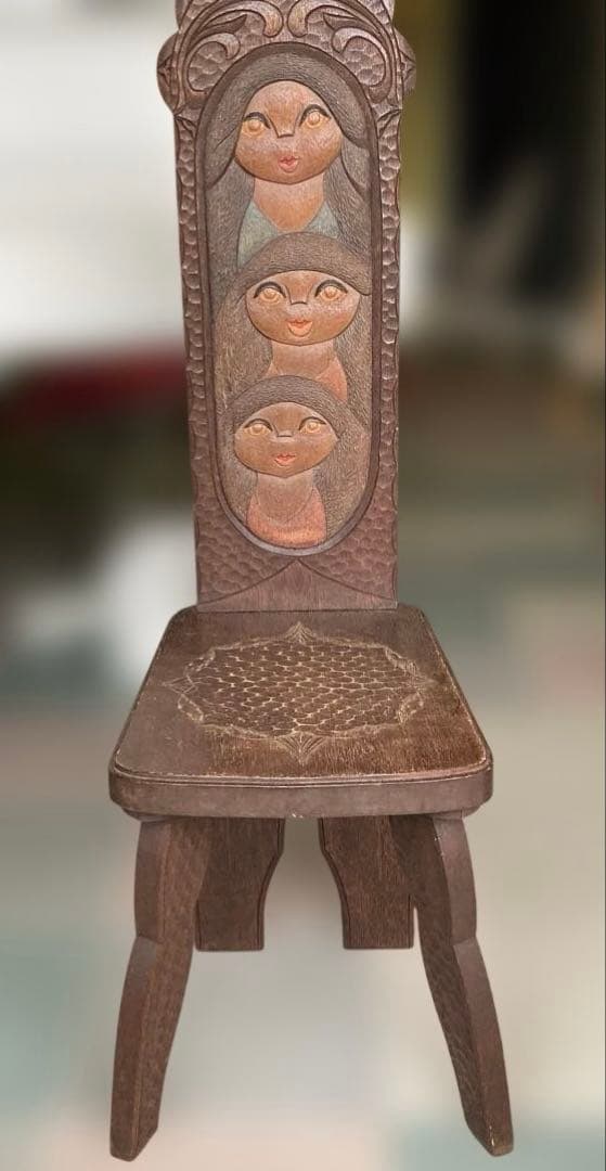 ハンドメイド作品　木彫の椅子一脚　インテリアとして