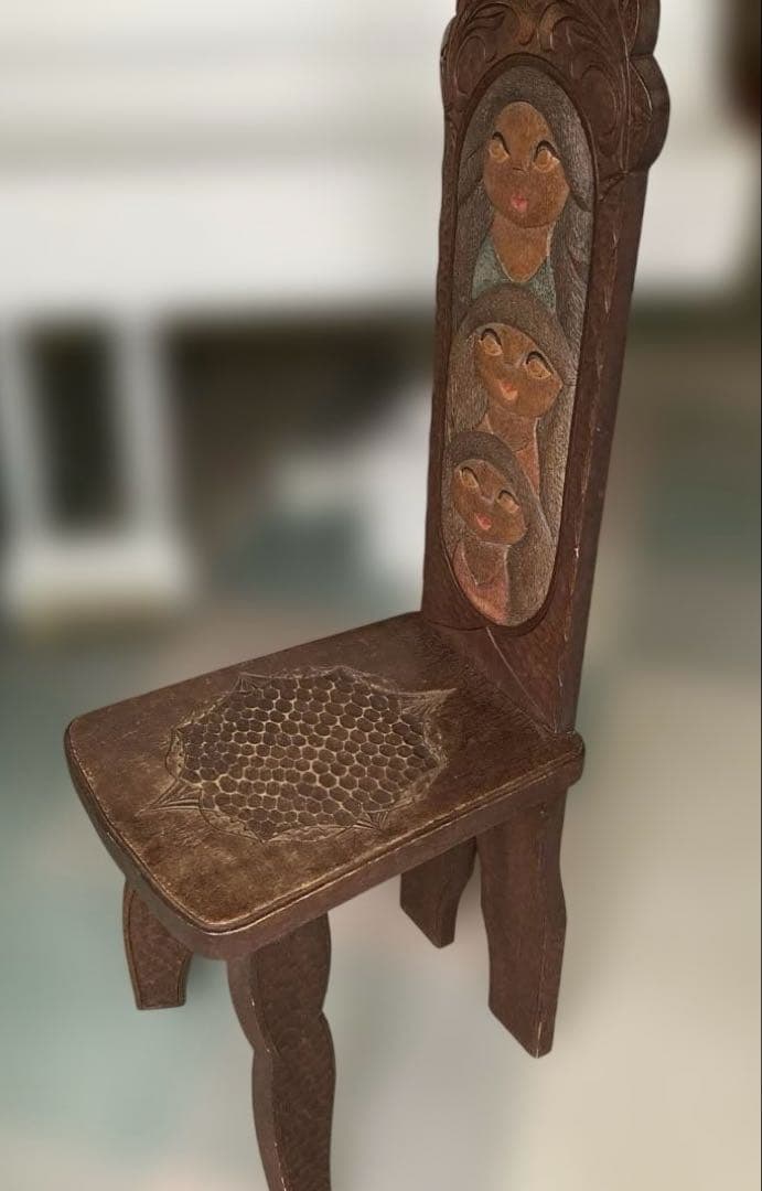 ハンドメイド作品　木彫の椅子一脚　インテリアとして