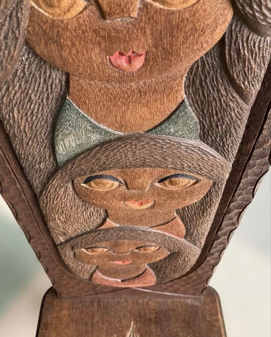 ハンドメイド作品　木彫の椅子一脚　インテリアとして