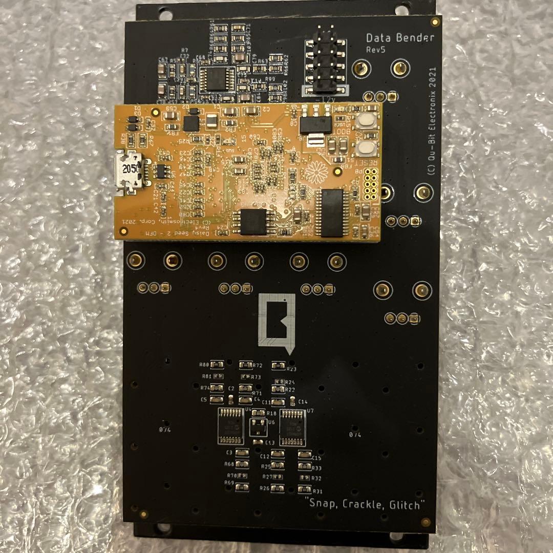 Qu-bit Data Bender モジュラー DataBender