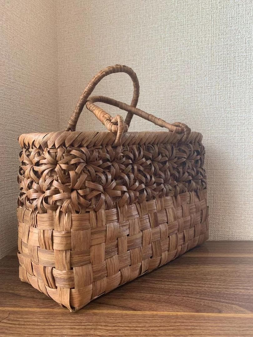 山葡萄籠バッグ　手作り　山葡萄カゴバッグ　内布付き　市松編み、立体花編み