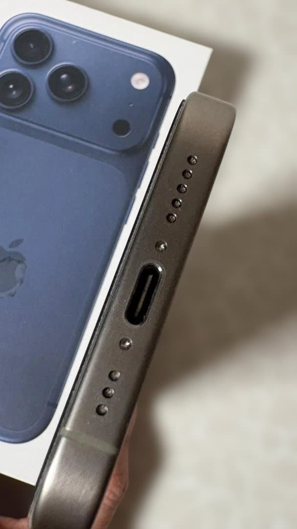 ★美品★iPhone 15 Pro 本体★（256GB）ナチュラルチタニウム