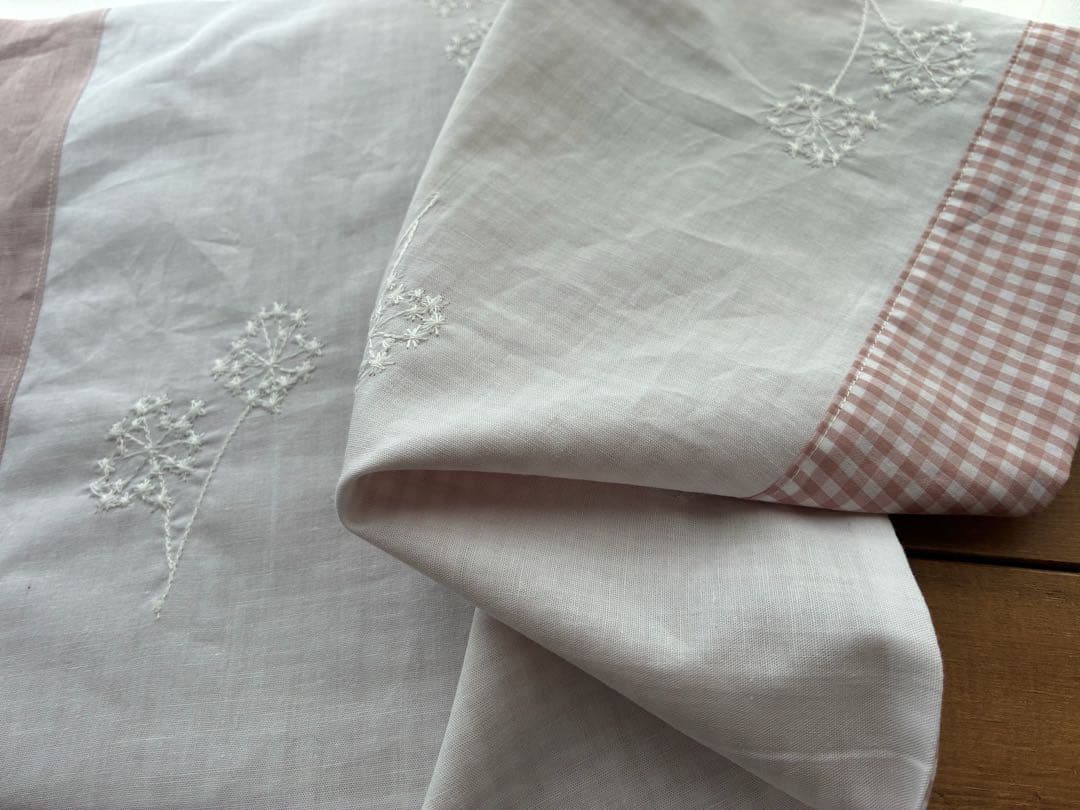 163.マルチカバー　綿毛刺繍　ピンク