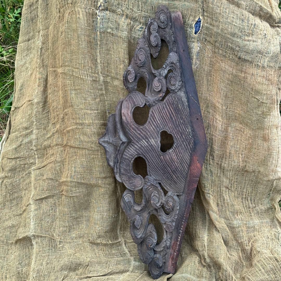 伝統的な木製彫刻 雲模様