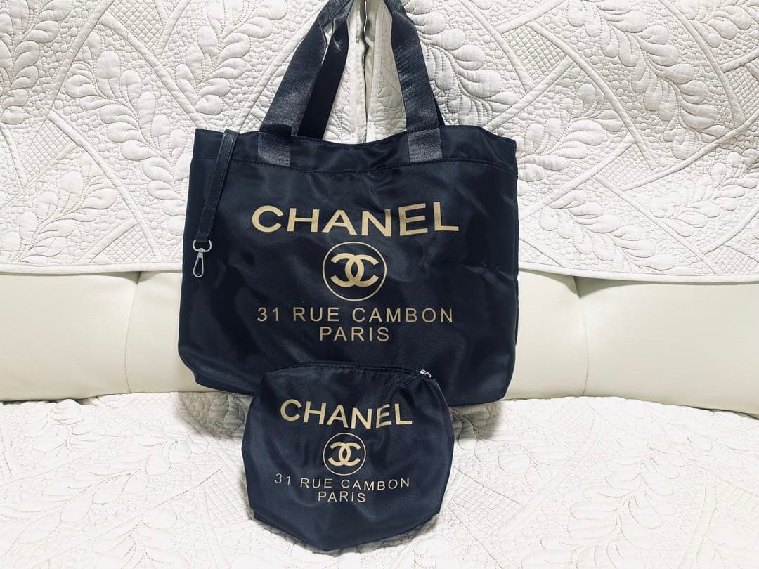 CHANELノベルティ☆トートバッグ新品未使用品ゴールド黒メイクポーチ付き軽量