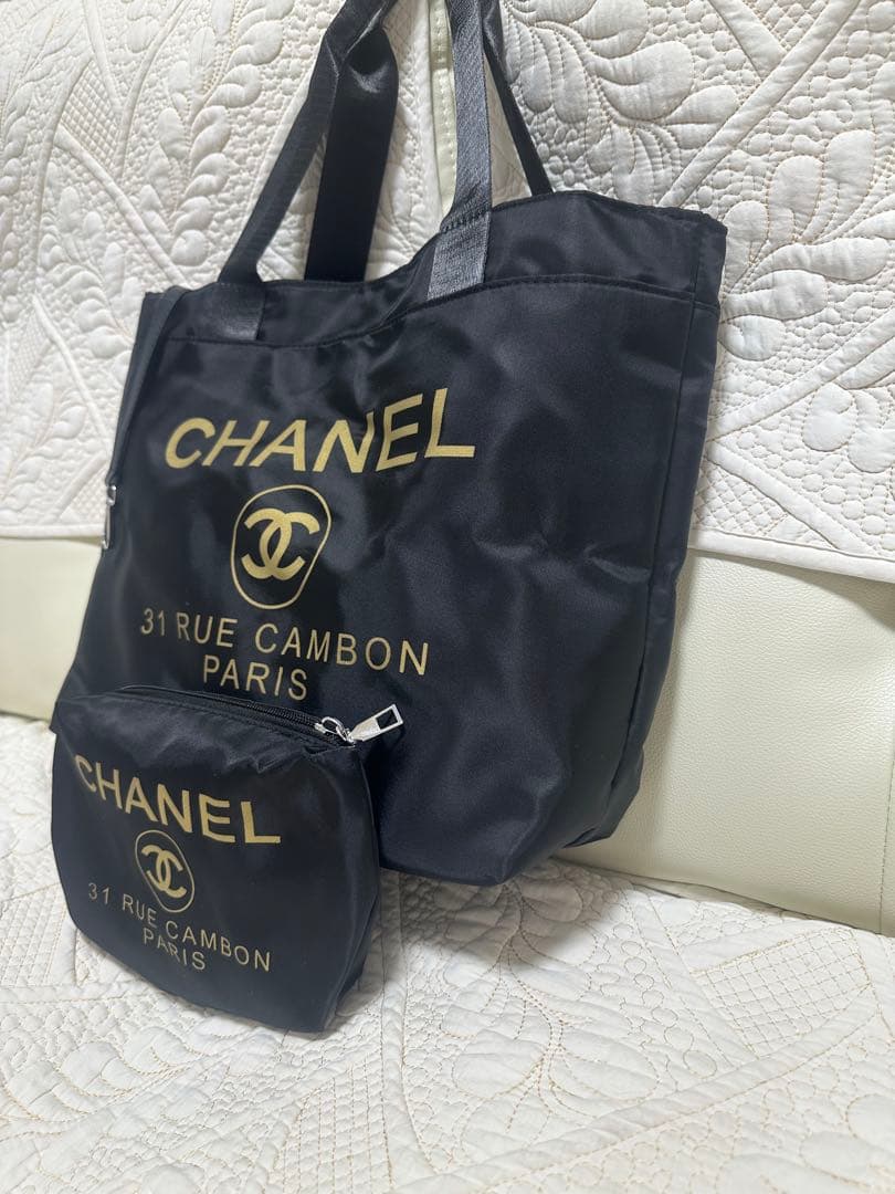 CHANELノベルティ☆トートバッグ新品未使用品ゴールド黒メイクポーチ付き軽量