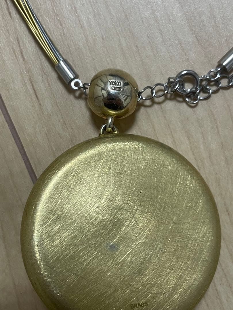 金色の多重ストランドネックレス