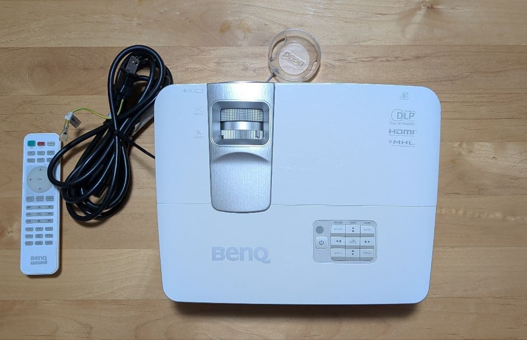 BENQ W1080ST+ プロジェクター 本体