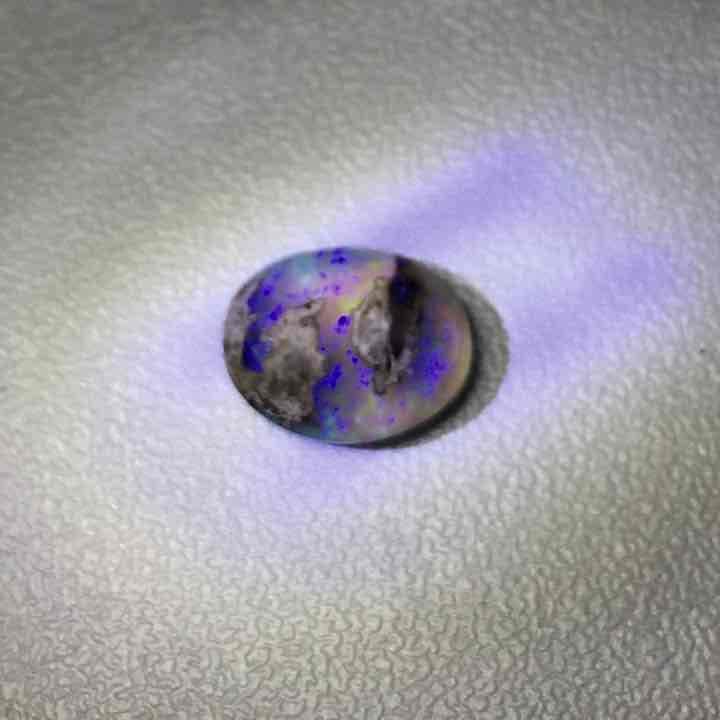 天然オパール 1.9カラット ルース 裸石 天然石