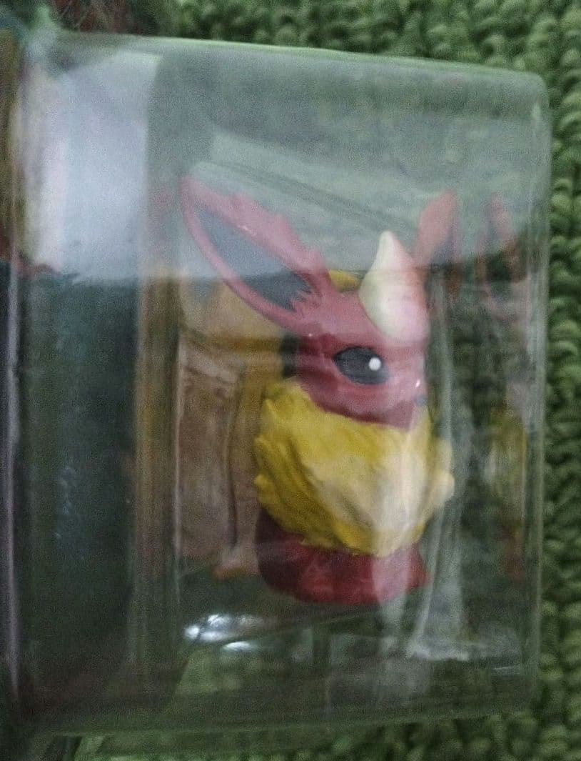 初代 モンコレ ブースター フィギュア No.136 ポケモン TOMY 初期