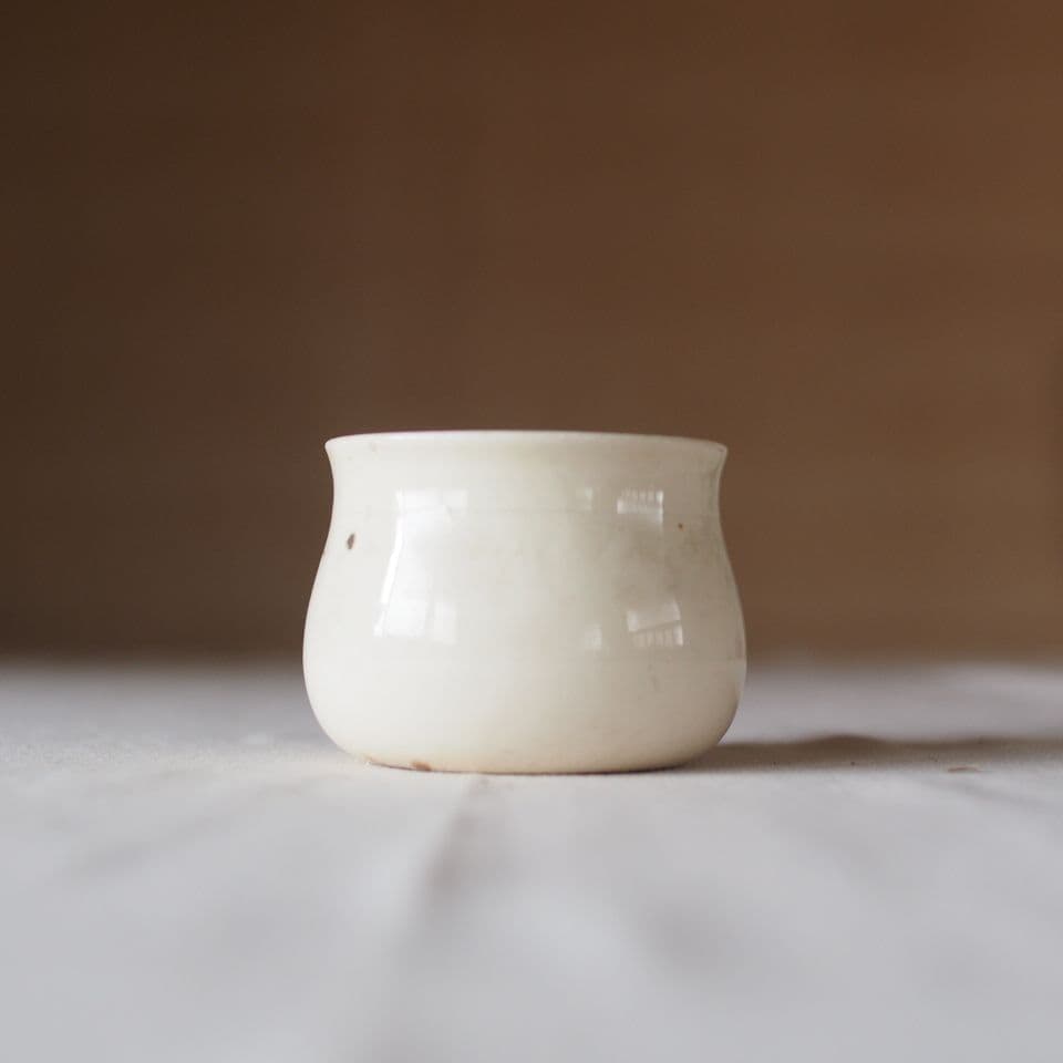 白い古い陶器 日本、中国?削げあり 古陶 古玩 古道具骨董古美術
