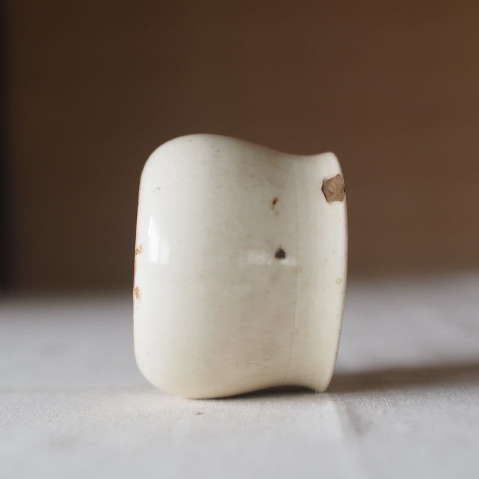 白い古い陶器 日本、中国?削げあり 古陶 古玩 古道具骨董古美術
