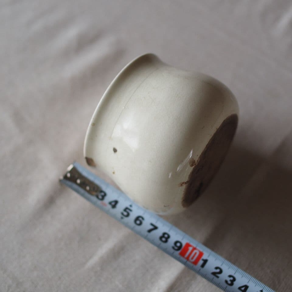 白い古い陶器 日本、中国?削げあり 古陶 古玩 古道具骨董古美術